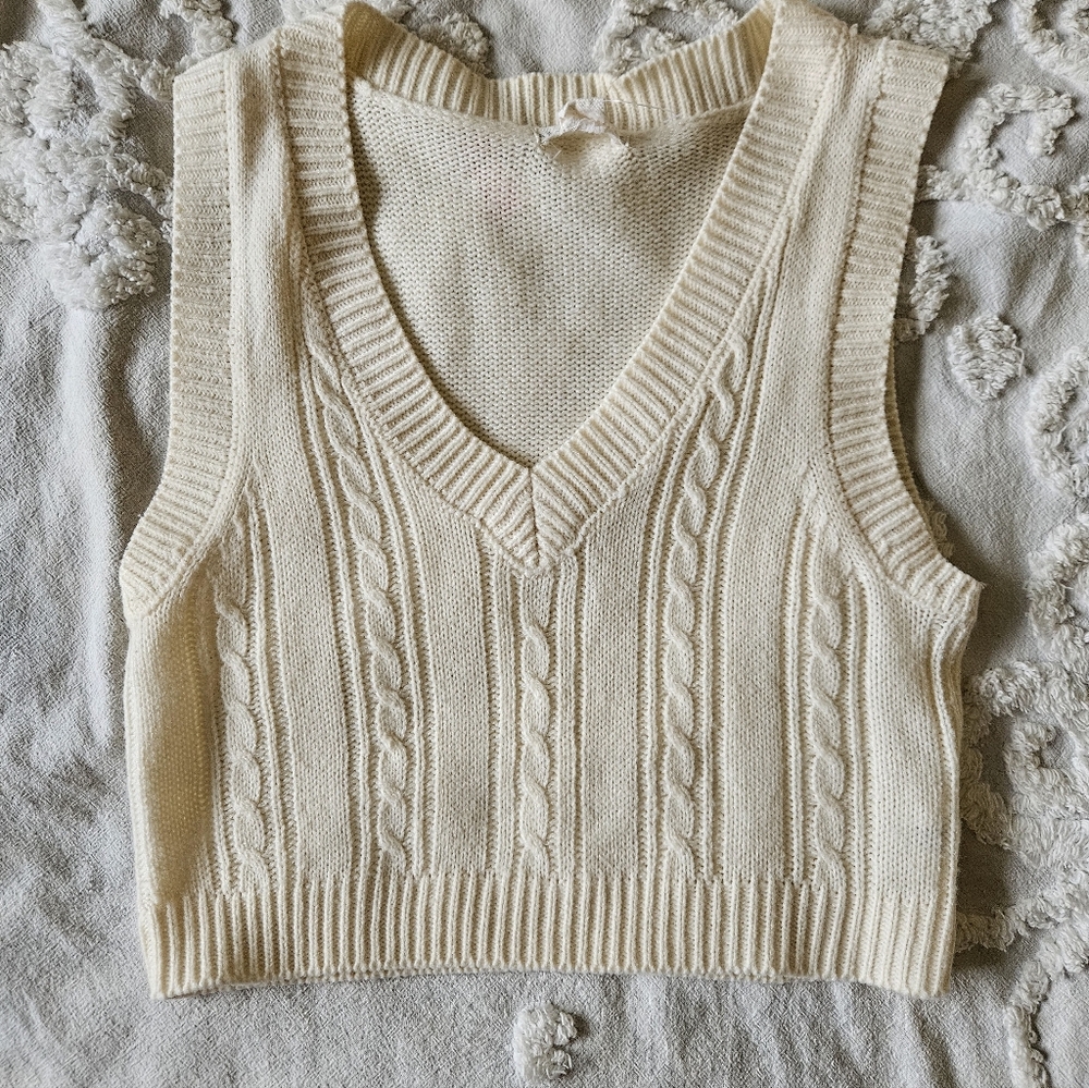 Aeropostale Cream Cropped Sweater Vest Pullover Knit Sleevless Top -XS Coastal